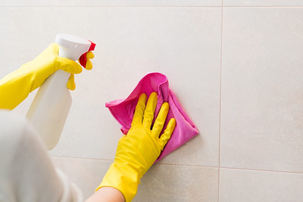 bathroom tiles cleaning